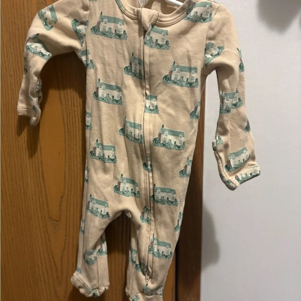 Kate Quinn Tan Onesie with Green farmhouse Print 6/9mo - Picture 2 of 3